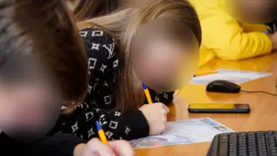 ロシア兵に「応援の手紙」を書く、ロシア  下ウクライナの子供たち（記事中の学 とは別の学 ）